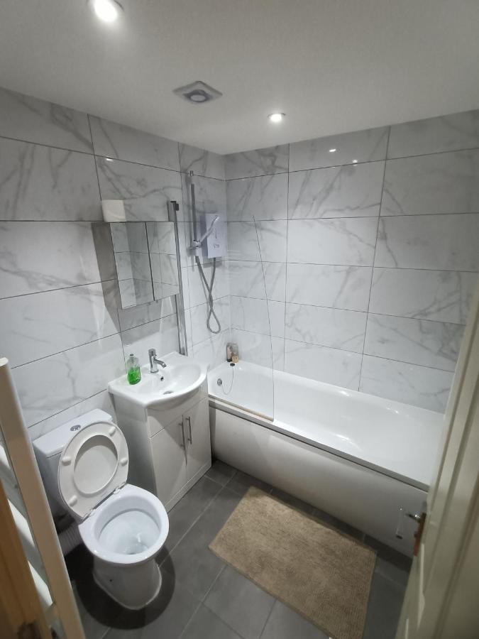Lovely 2 Bedroom Serviced Apartment In Londres Exterior foto